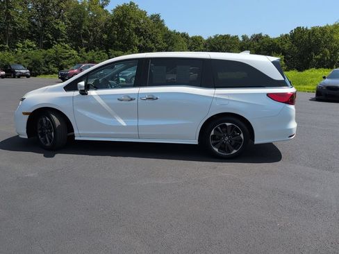 Used 2024 Honda Odyssey Elite image 2