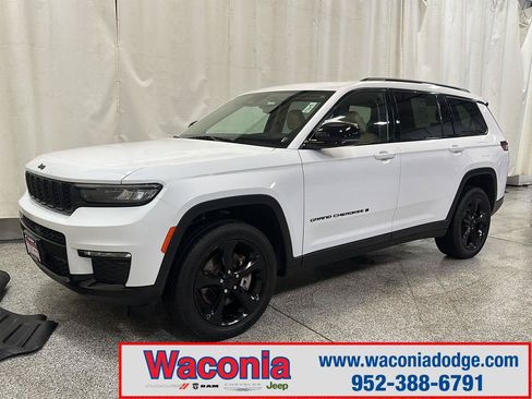 Used 2022 Jeep Grand Cherokee L Limited w/ Black Appearance Package AWD/4WD image 1