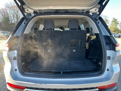 Used 2022 Jeep Grand Cherokee L Laredo w/ Luxury Tech Group I image 15