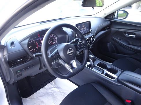 Used 2025 Nissan Sentra SV FWD image 12