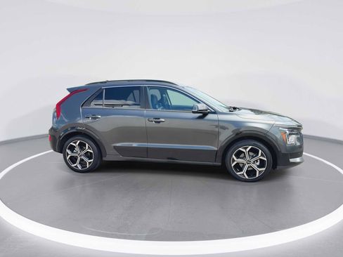 Used 2023 Kia Niro EX Touring FWD image 9