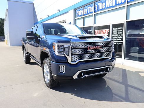 Used 2022 GMC Sierra 2500 Denali w/ Denali Ultimate Package AWD/4WD image 2