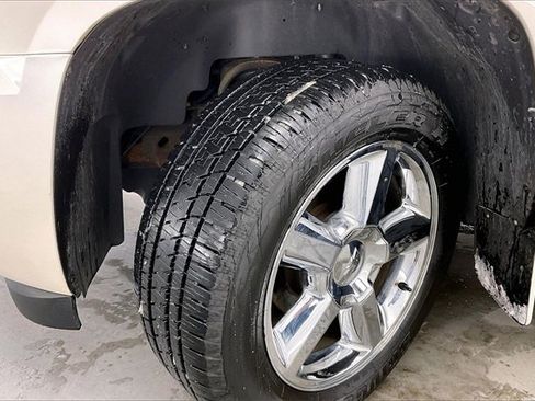 Used 2013 Chevrolet Suburban LTZ image 34