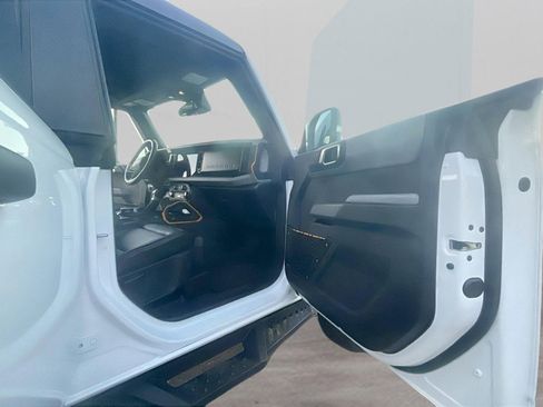 Certified 2023 Ford Bronco Badlands w/ Sasquatch Package image 17