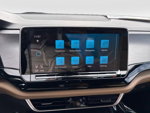 New 2026 Volkswagen Atlas Cross Sport SE AWD/4WD image 16