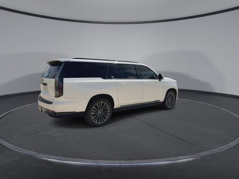 Used 2025 Cadillac Escalade ESV Sport Platinum AWD/4WD image 8