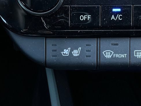 Used 2025 Hyundai Elantra Limited image 30