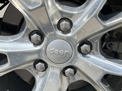 Used 2019 Jeep Grand Cherokee Summit AWD/4WD image 14