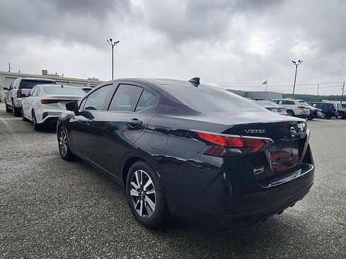 Used 2021 Nissan Versa SV FWD image 3