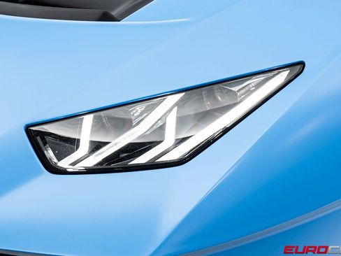 Used 2022 Lamborghini Huracan STO RWD image 11