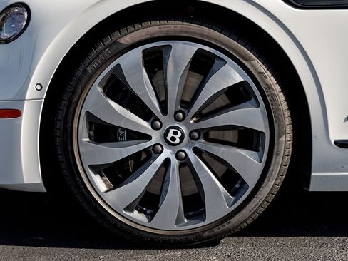 Used 2020 Bentley Flying Spur W12 image 23