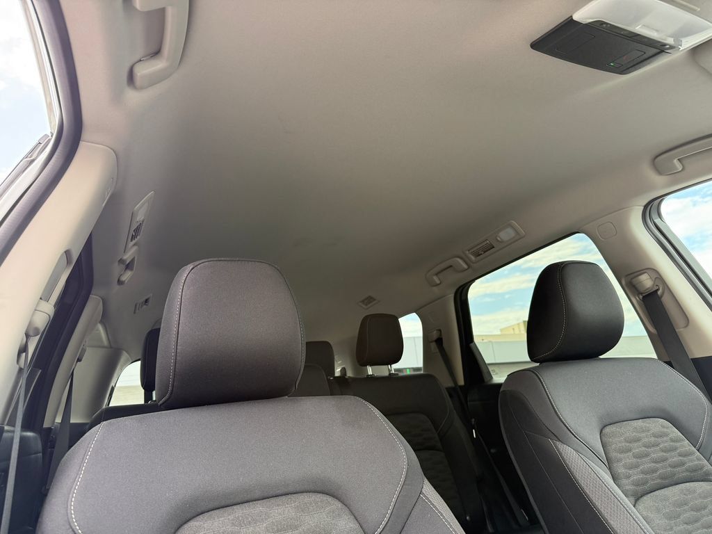 Used 2025 Nissan Pathfinder SV FWD image 17