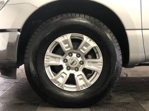 Used 2018 Nissan Titan SV image 26