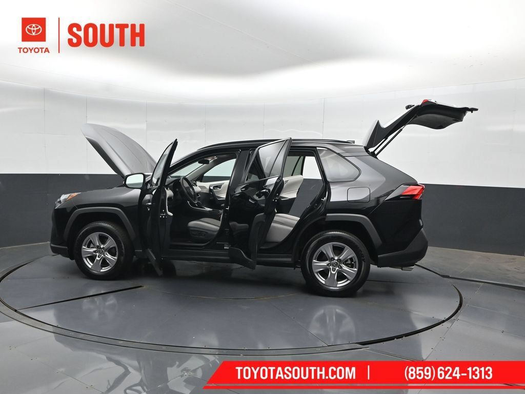 Used 2025 Toyota RAV4 XLE AWD/4WD image 52