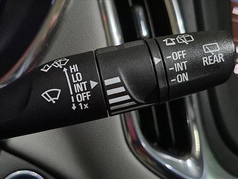 Used 2020 Chevrolet Equinox LS w/ LS Convenience Package FWD image 14