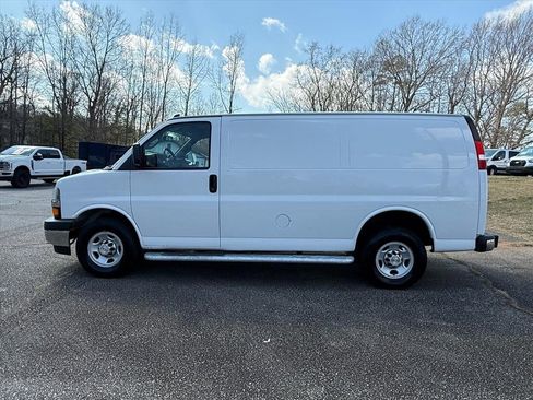 Used 2024 Chevrolet Express 2500 w/ Driver Convenience Package image 7