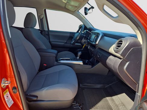 Used 2017 Toyota Tacoma SR5 w/ Tow Package image 15