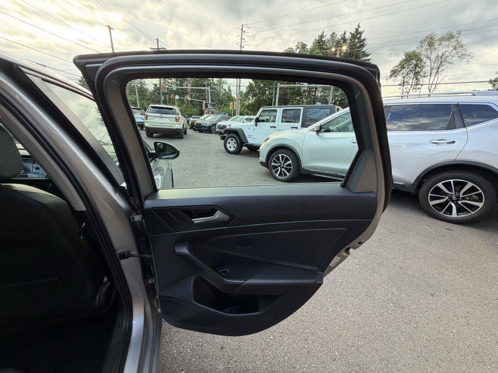 Used 2019 Volkswagen Jetta SE FWD image 17