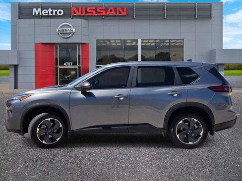 Certified 2025 Nissan Rogue SV FWD image 3