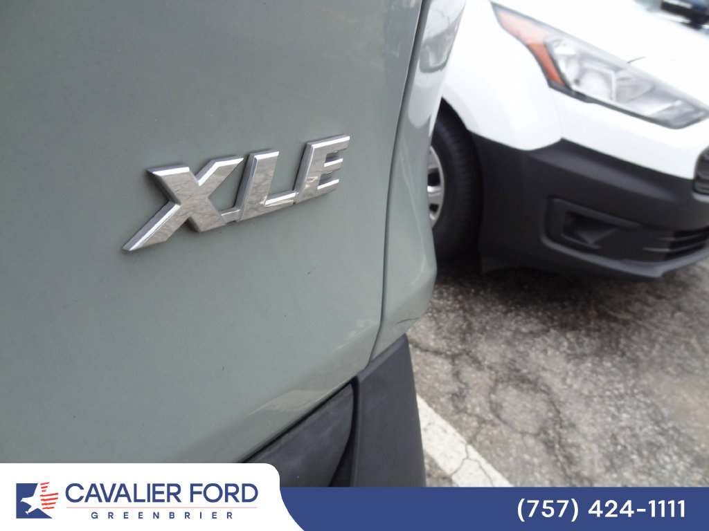 Used 2019 Toyota RAV4 XLE Premium FWD image 6