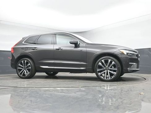 Used 2023 Volvo XC60 B5 Ultimate w/ Climate Package FWD image 10