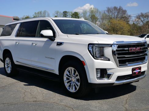 Used 2022 GMC Yukon XL SLT w/ SLT Premium Package image 4