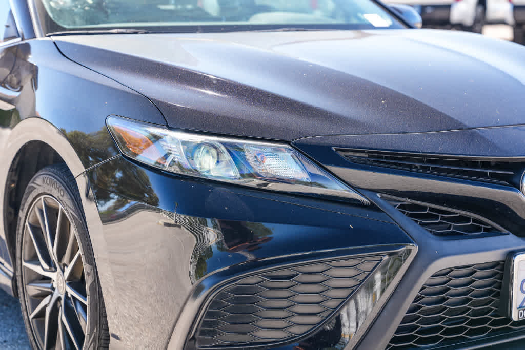 Used 2023 Toyota Camry SE FWD image 4