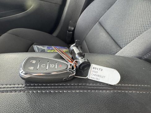 Used 2023 Chevrolet Malibu LT FWD image 3