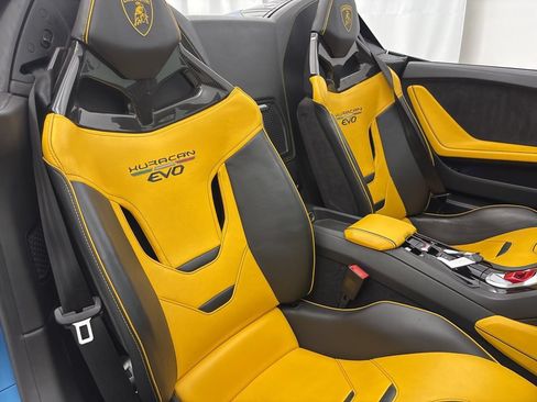 Used 2020 Lamborghini Huracan EVO RWD image 57