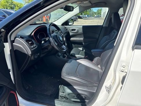 Used 2019 Jeep Compass Trailhawk w/ Leather Interior Group AWD/4WD image 5