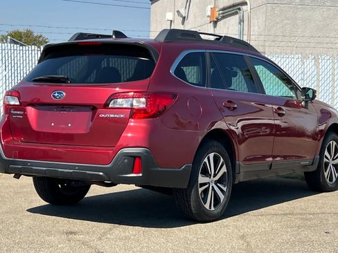 Used 2019 Subaru Outback 2.5i Limited AWD/4WD image 3