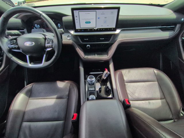 Used 2025 Ford Explorer Platinum RWD image 18