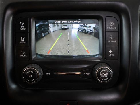 Used 2018 Jeep Compass Latitude FWD image 33