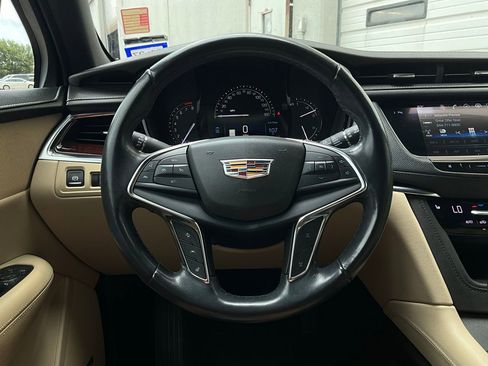 Used 2018 Cadillac XT5 Luxury w/ Driver Awareness Package image 37