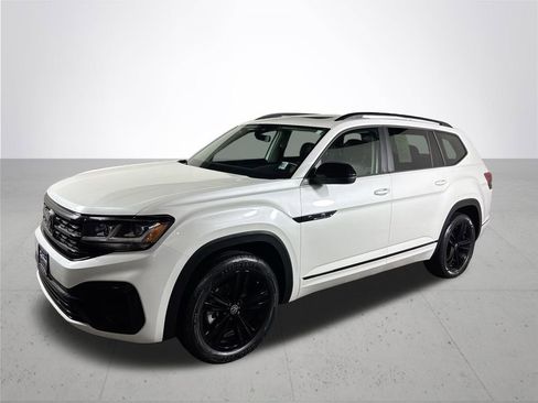 Certified 2022 Volkswagen Atlas SEL R-Line image 2