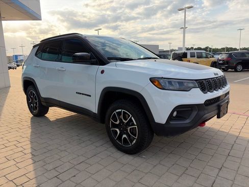 Used 2025 Jeep Compass Trailhawk w/ Trailer Tow Group AWD/4WD image 4