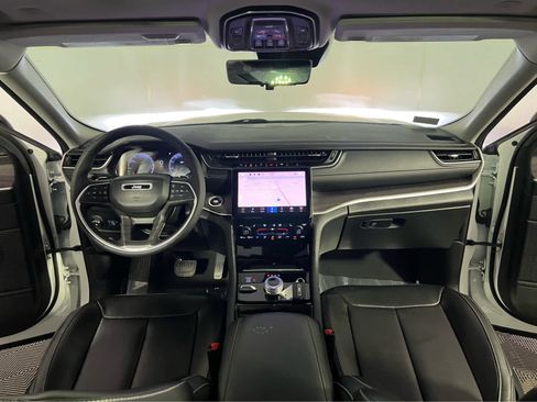 Used 2023 Jeep Grand Cherokee L Limited w/ Luxury Tech Group II AWD/4WD image 10