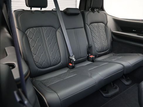 Used 2023 Jeep Grand Wagoneer Series III image 17