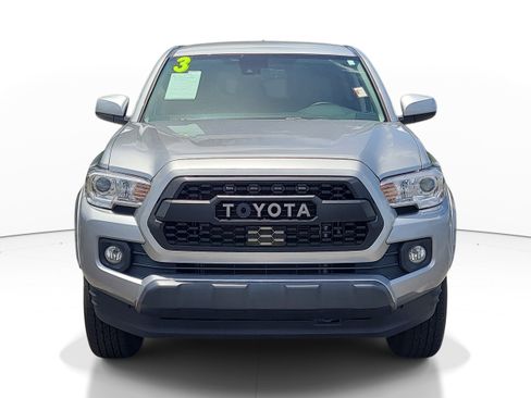 Used 2023 Toyota Tacoma SR5 AWD/4WD image 2