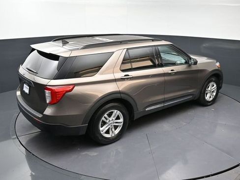 Used 2021 Ford Explorer XLT image 40