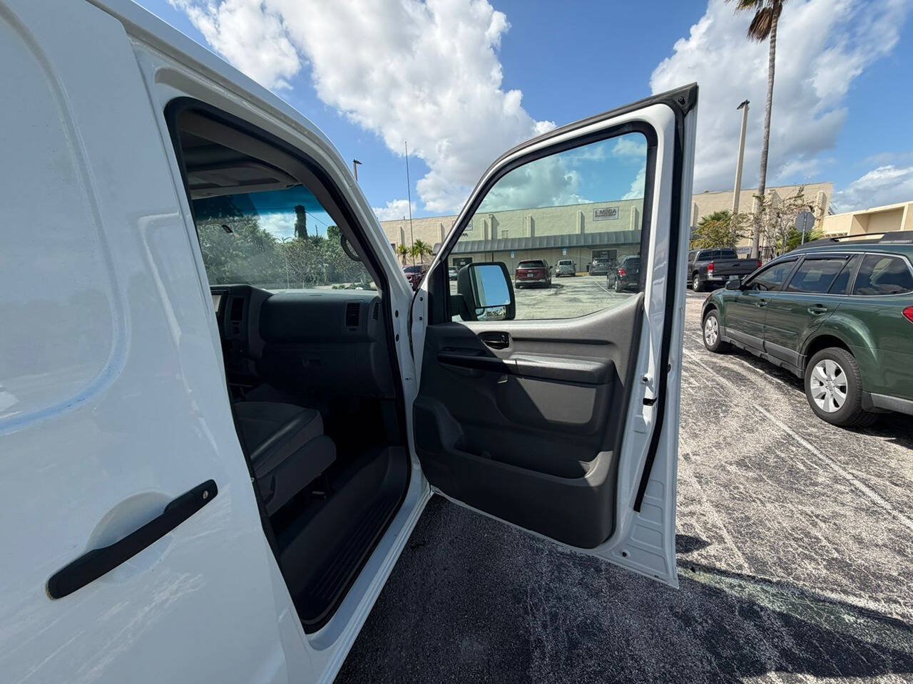 Used 2021 Nissan NV 2500 SV RWD image 5