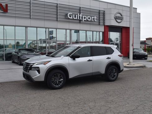 Used 2024 Nissan Rogue S FWD image 2