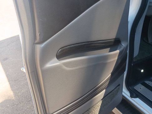 Used 2017 Chevrolet Express 2500 RWD image 24