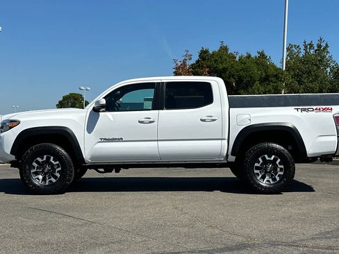 Used 2023 Toyota Tacoma TRD Off-Road AWD/4WD image 9