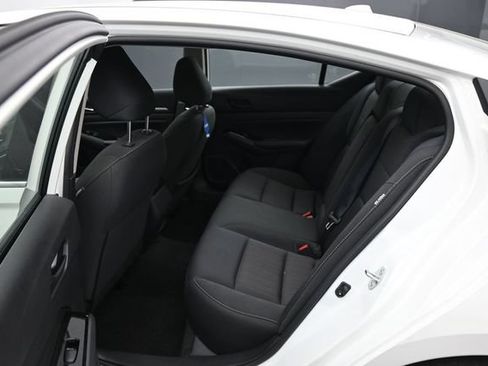 Used 2023 Nissan Altima 2.5 SV FWD image 5