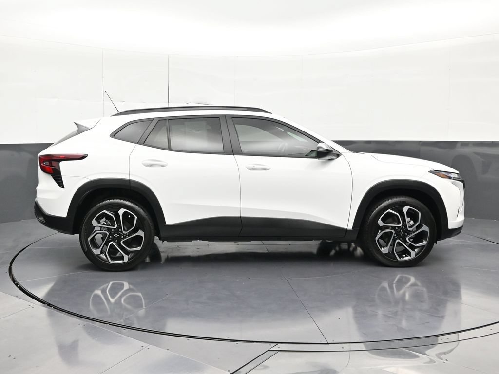 Used 2025 Chevrolet Trax RS FWD image 6