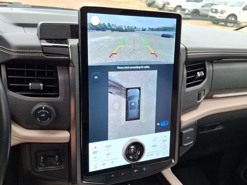 Used 2023 Ford Expedition Platinum image 19