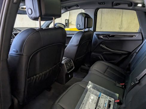 Used 2025 Porsche Macan image 24