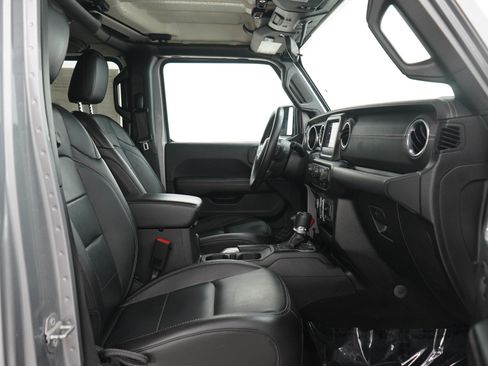 Used 2018 Jeep Wrangler Unlimited Sahara AWD/4WD image 12