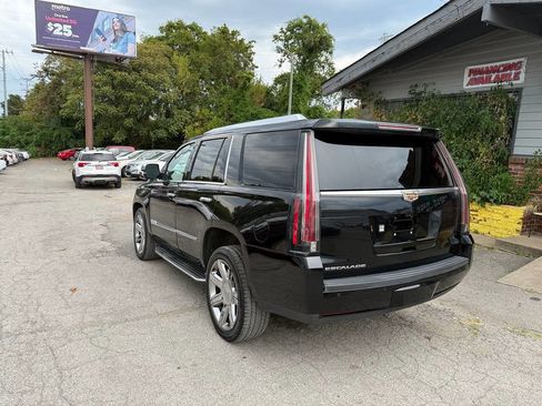 Used 2018 Cadillac Escalade Luxury image 3